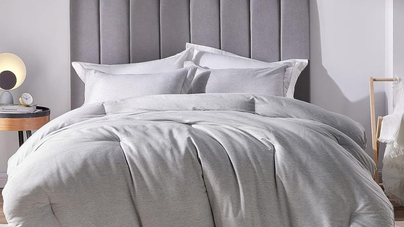 CozyLux Queen Size Comforter Set – A Luxurious and Breathable Bedding for All Seasons